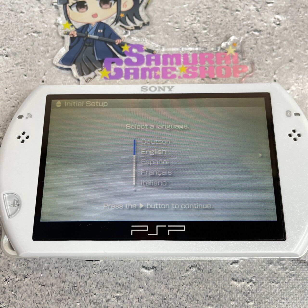 Sony PSP GO PlayStation PortableGo Piano Black or Pearl White Console Only Japan
